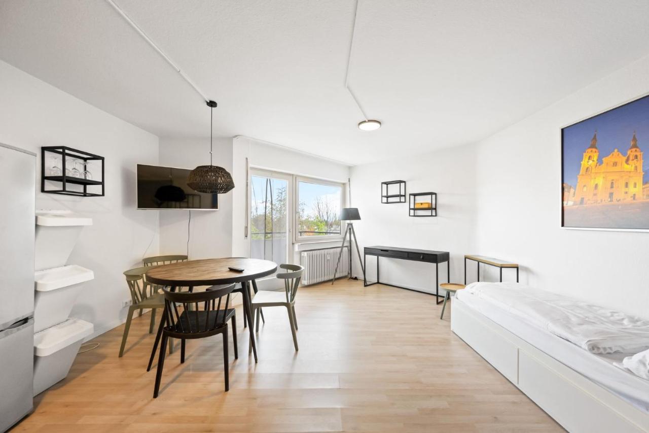 Sali Homes - Fewo Bluehendes Barock Ludwigsburg Luaran gambar